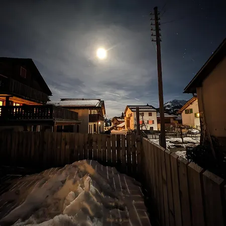 Casa Leyu Mitten In Ruschein