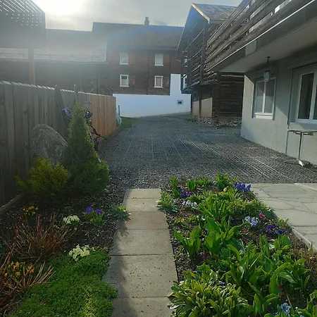 Casa Leyu Mitten In Ruschein