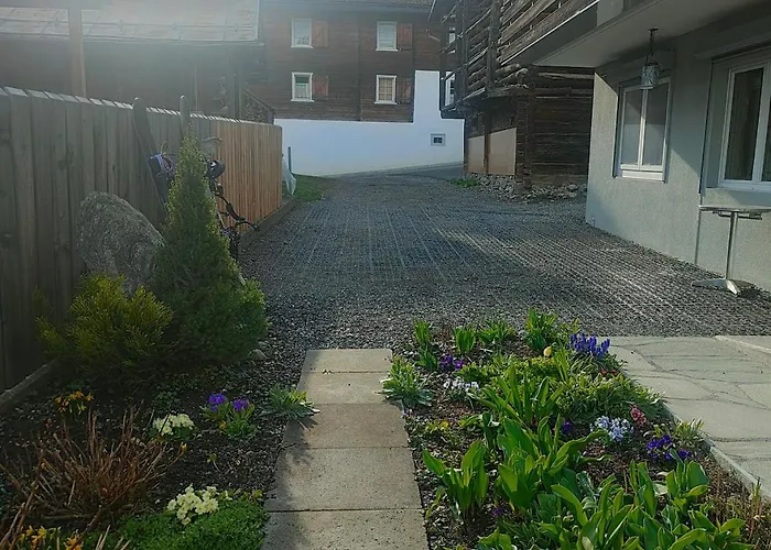 Casa Leyu Mitten In Ruschein