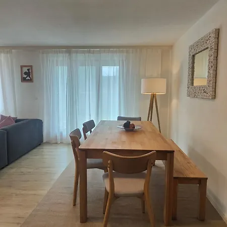 Casa Leyu Mitten In Ruschein